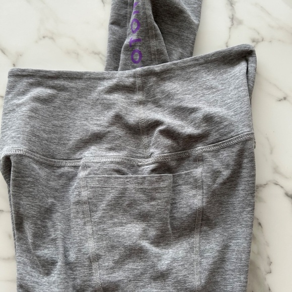 Beyond Yoga Peloton Out of Pocket Side Pocket Gray Yoga Pants Leggings Medium - Picture 8 of 11